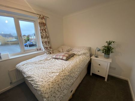 Hunt Close, Hawkinge - Photo 2