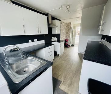 3 bedroom terraced house to rent - Photo 5
