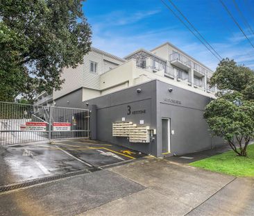 Sunny City Pad With Views & Two Car Parks - Photo 6