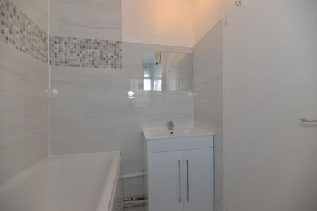 1 Bed Flat, Stockwell, SW9 - Photo 2