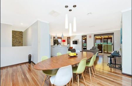 8 Morrison Place, Karabar NSW 2620 - House For Rent | Domain - Photo 2