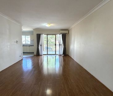 BEAUTIFUL 2 BED 2 BATH UNIT WITH SECURE CAR SPACE - Photo 3