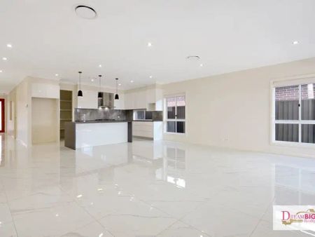 “A Spacious Family Home With 2 En-suites !!” - Photo 2