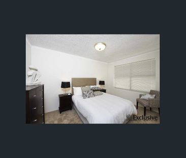 Top Floor Masterpiece! - Photo 2