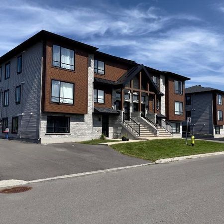 Magnifique condo/appartement 5 1/2 neuf à Mirabel (St-Augustin) - Photo 3