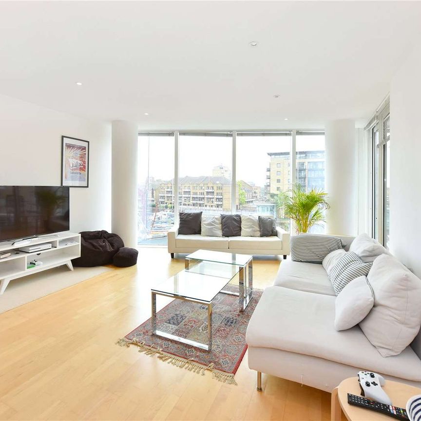 A light, bright and spacious three bedroom apartment situated on the second floor of this modern waterside development located in the heart of Limehouse Marina. - Photo 1