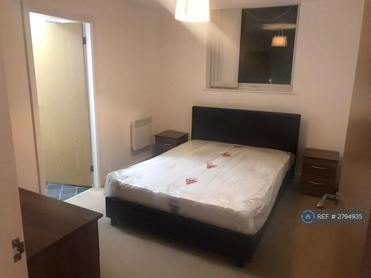 3 bedroom flat to rent - Photo 1