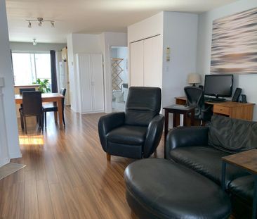 GRAND 4 1/2 dans un triplex - Photo 2