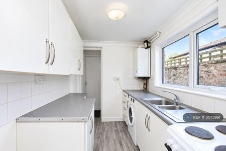 2 bedroom terraced house to rent - Photo 3