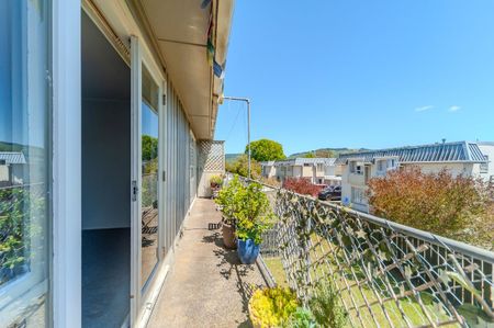 2 Bedroom Upstairs Unit - Photo 4