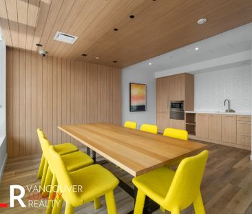 Condo in Surrey, BC - Photo 4