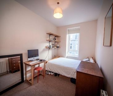 3 bedroom flat to rent - Photo 6