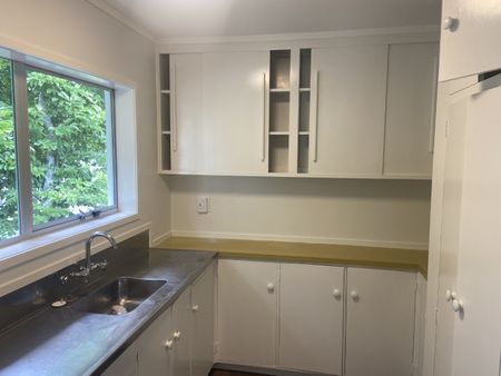 Very Tidy Great location - Photo 4