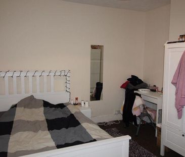 5 bedroom semi-detached house to rent - Photo 2