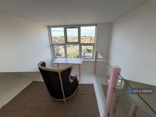 4 bedroom terraced house to rent - Photo 1