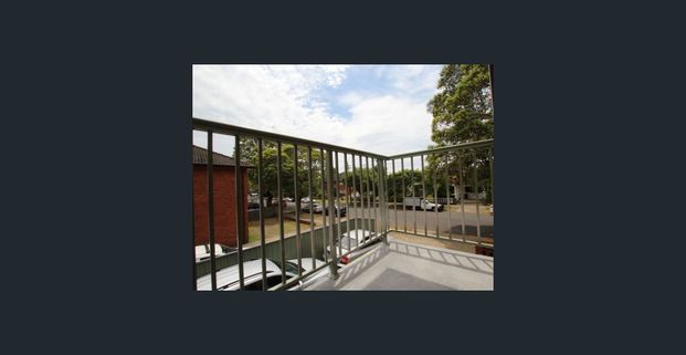 Modern 2 Bedroom Unit in a quiet location - Photo 1