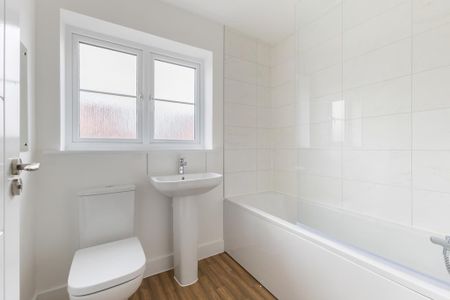 3 bedroom end of terrace house to rent - Photo 3