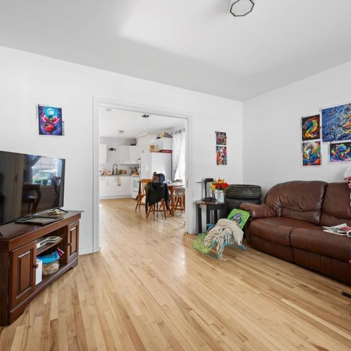 4 1/2 avec sous-sol dans bas de duplex au centre ville - Photo 1