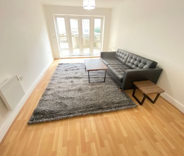 Spacious 1-Bed Flat Saint David's Square - Photo 2