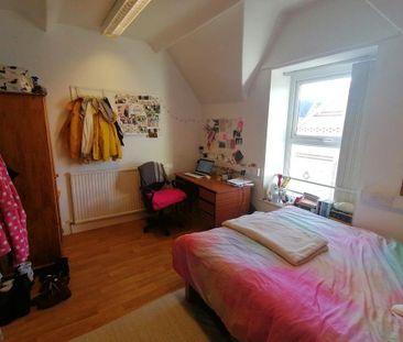 4 bedroom semi-detached house to rent - Photo 6