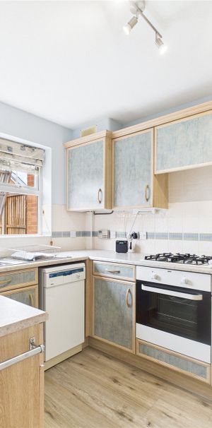 Roby Drive, Bracknell Roby Drive, Bracknell - Photo 2