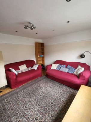 2 Bed Flat, Dumbiedykes Road, EH8 - Photo 1