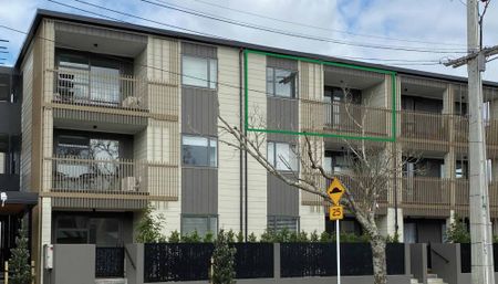 Modern 2 Bedroom Apartment with Balcony – Mt Albert - Photo 2