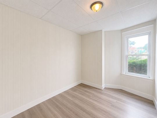 For Lease - 209 WEST MAIN Street, Welland, Ontario - Photo 1