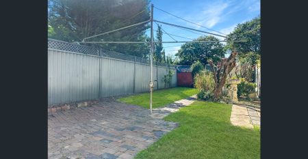 Charming 3-Bedroom Character Home in Ultra-Convenient Arncliffe Location - Photo 5