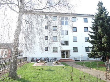 Gepflegte Etagenwohnung mit Einbauküche und Balkon nahe Bahnhof - Foto 4