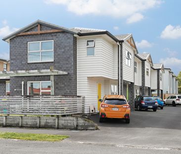 Modern, fully furnished, one bedroom studio room with your own kitc... - Photo 6