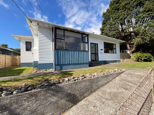 ELEVATED THREE BEDROOMS IN A PRIME LOCATION - Photo 1