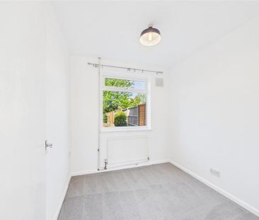 2 bedroom end of terrace house to rent - Photo 3