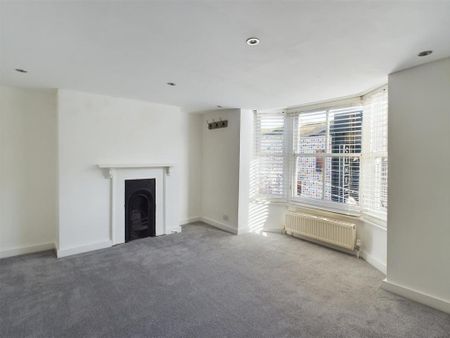 2 bedroom maisonette to rent - Photo 2