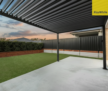Metricon Home, 4 Bedrooms, 2 Living Areas, Ducted A/C, Solar +Wirel... - Photo 5