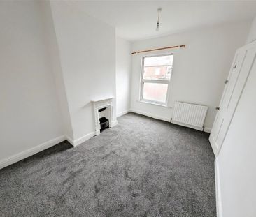 2 bedroom end of terrace house to rent - Photo 4