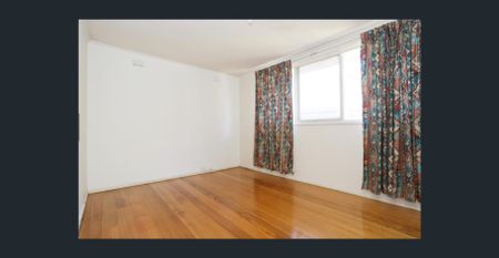 Clean family home with Polished floor boards throughout - Photo 3