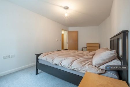 2 bedroom flat to rent - Photo 4