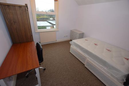 4 bedroom terraced house to rent - Photo 3