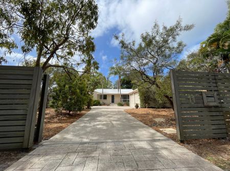 Relaxed Coastal Living in the Heart of Noosa Heads - Photo 4