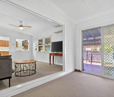 Large Room with Lounge Area - Photo 2