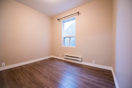 For Lease - 258 Kenilworth Avenue Unit# 2, Toronto, Ontario - Photo 3