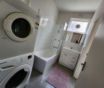 St Kilda East - Photo 2