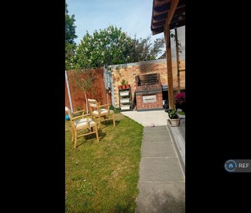 3 bedroom semi-detached house to rent - Photo 6