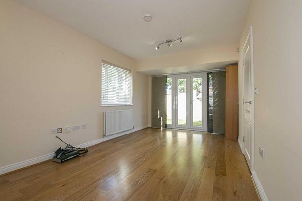 4 bedroom semi-detached house to rent - Photo 1