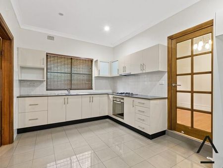 Amazing 3-Bedroom Home in Prime Inner West Location - Photo 3
