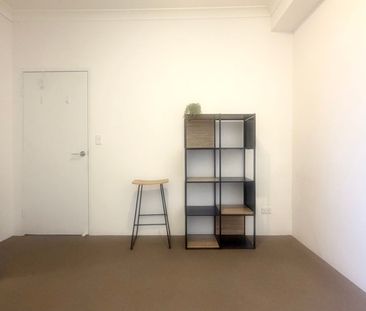 Easy Living in a Prime Merrylands Location - Furniture Included - Photo 6