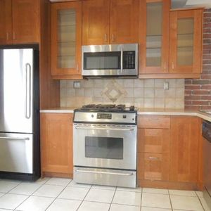 949 Bronson ave - 3 bedrooms House – Available May 2025 ! - Photo 2