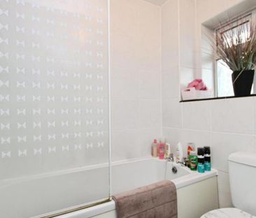 A two bedroom unfurnished mid-terrace house in Bradley Stoke with p... - Photo 4