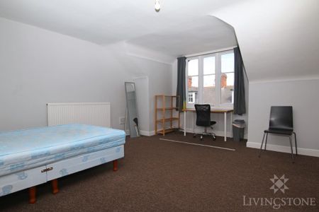 4 bedroom terraced house to rent - Photo 3